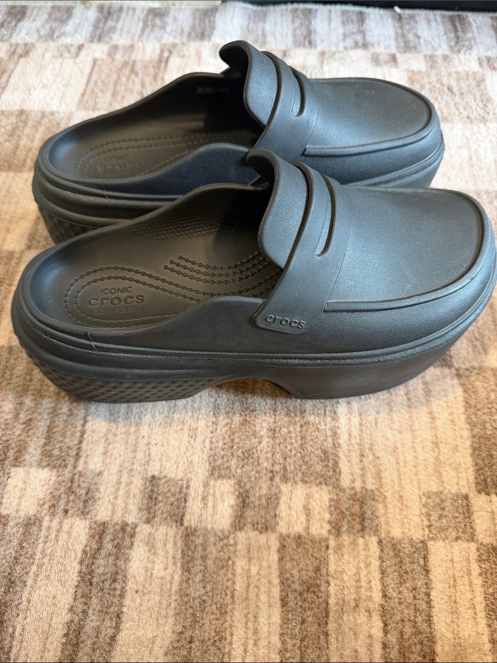 CROCS Womens Black Platform Stomp Loafer